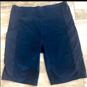 Athleta salutation stash hi rise 9” short, navy color, size medium